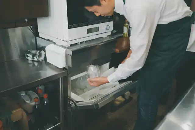 【株式会社帝国データバンク】 猛暑で「冷たい」氷が好調　製氷市場、4年連続で拡大　2024年度は691億円、23年度比2.9％増 「コンビニコーヒー」向けも好調