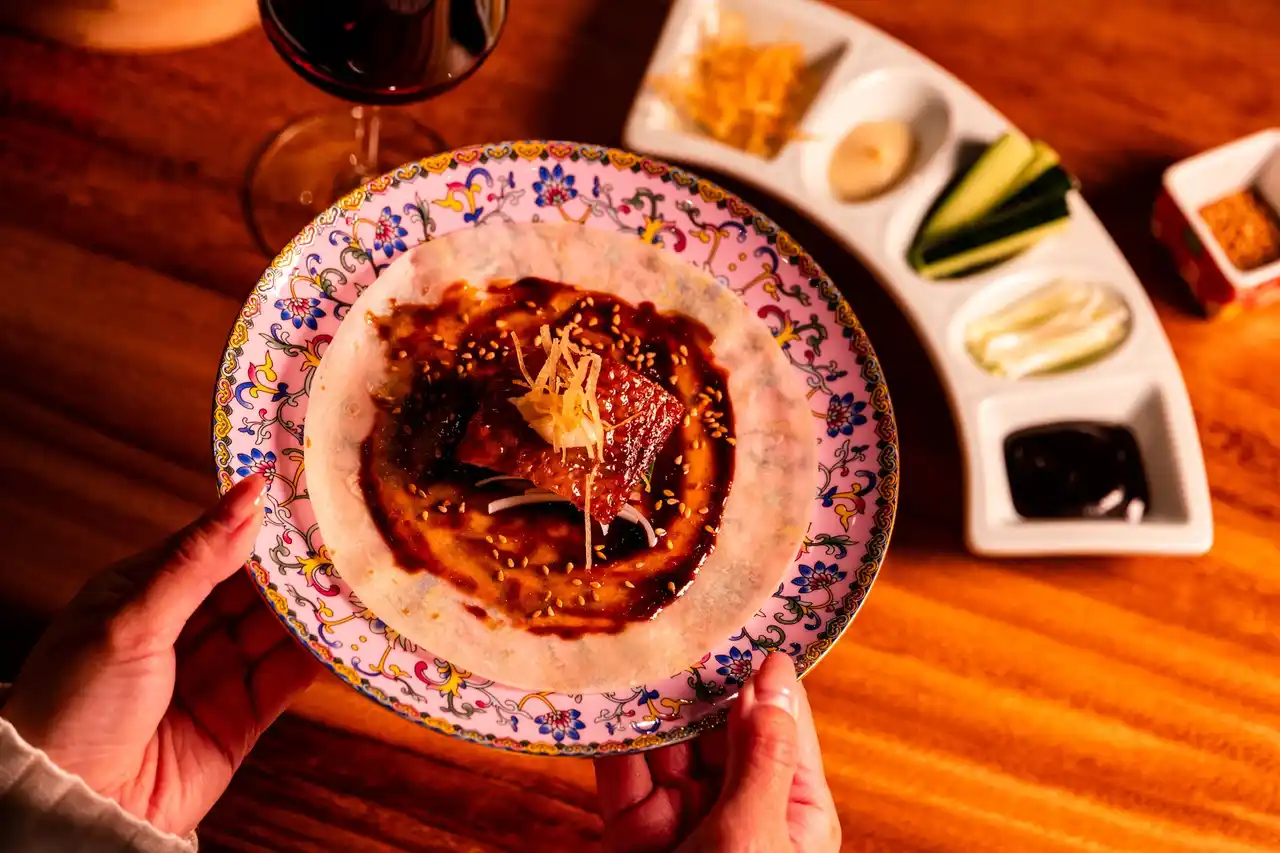 【マニアプロデュース株式会社】 【札幌初進出】東京で予約困難なハイエンド中華。隠し扉の先に本場の絶品「北京ダックと中華みね」が2025年9月9日オープン