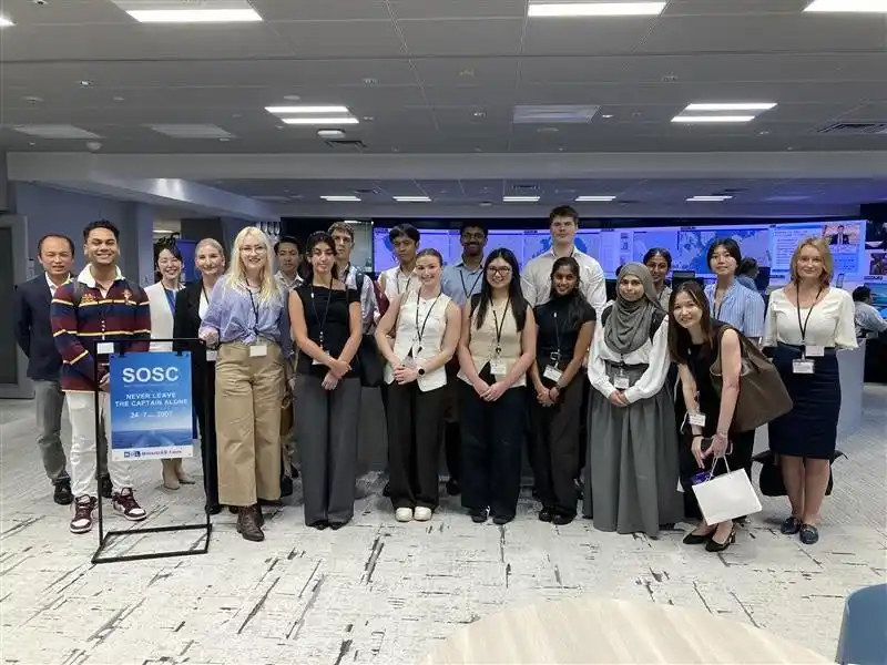 【株式会社商船三井】 社会貢献活動として豪州大学生に環境・安全学習と操船体験を実施