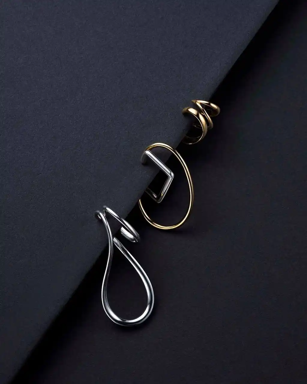 【株式会社ヴァンドームヤマダ】 【LAH】印象的な横顔を演出する存在感のあるイヤーカフが登場