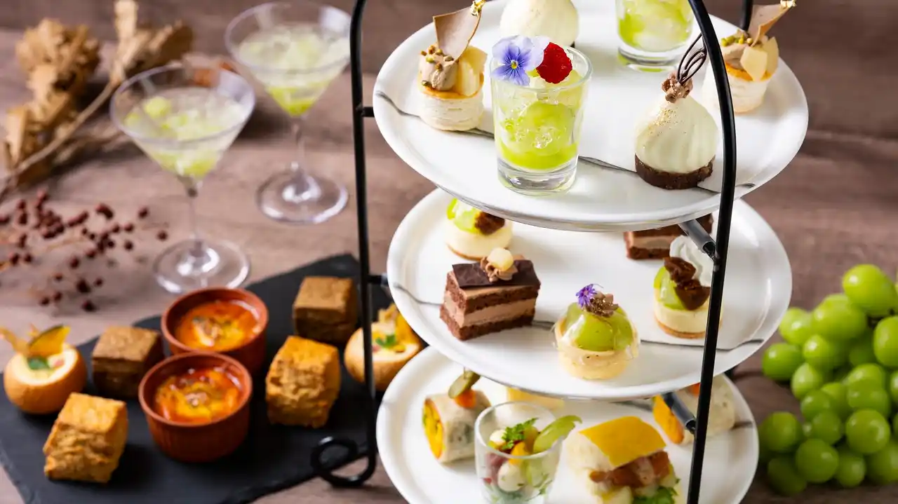 【グランドプリンスホテル新高輪】果実の芳醇な香りとフレッシュな甘さが心を包む「シャインマスカット＆洋梨アフタヌーンティー」開催