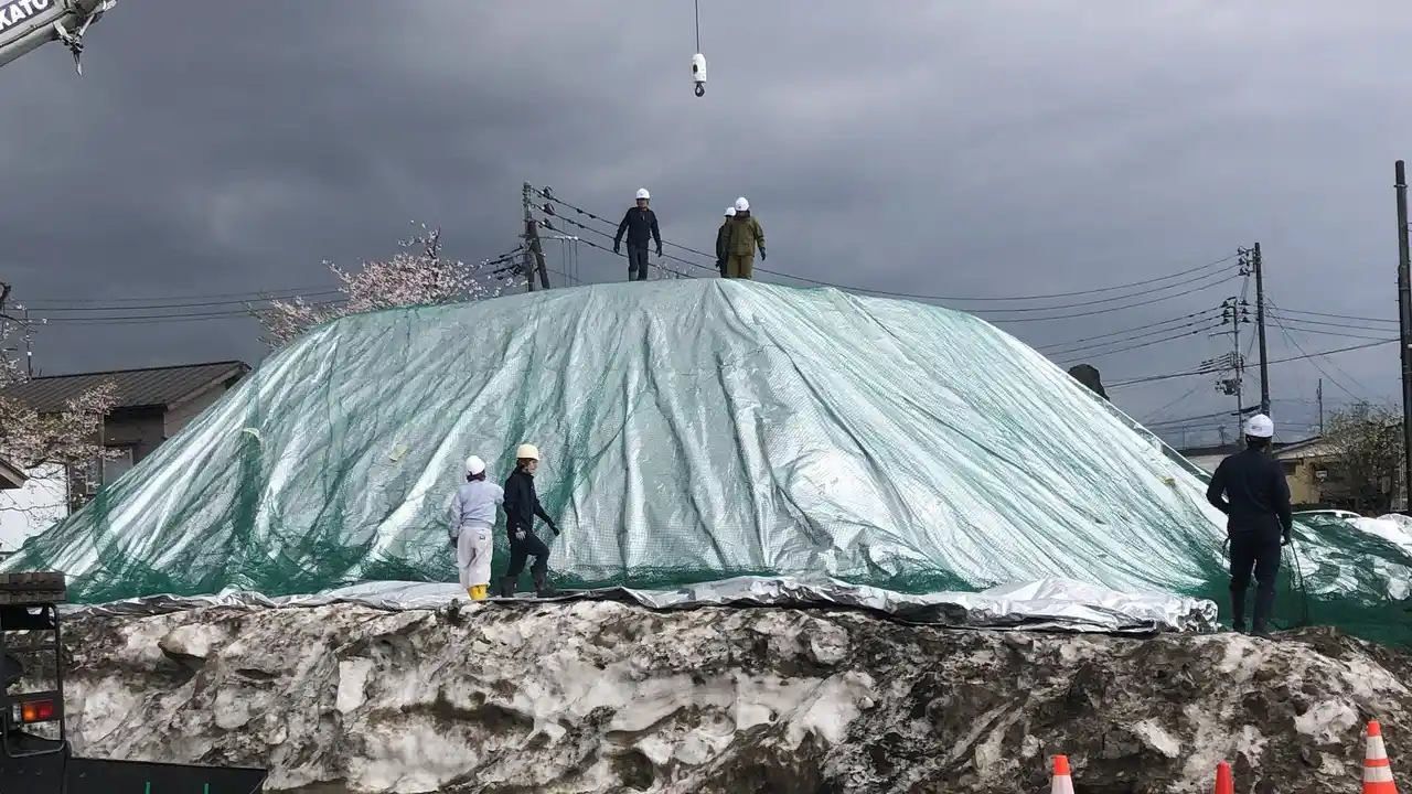 【太陽工業株式会社】 屋外雪貯蔵用多層膜シートで南魚沼市役所の排雪活用検証に協力