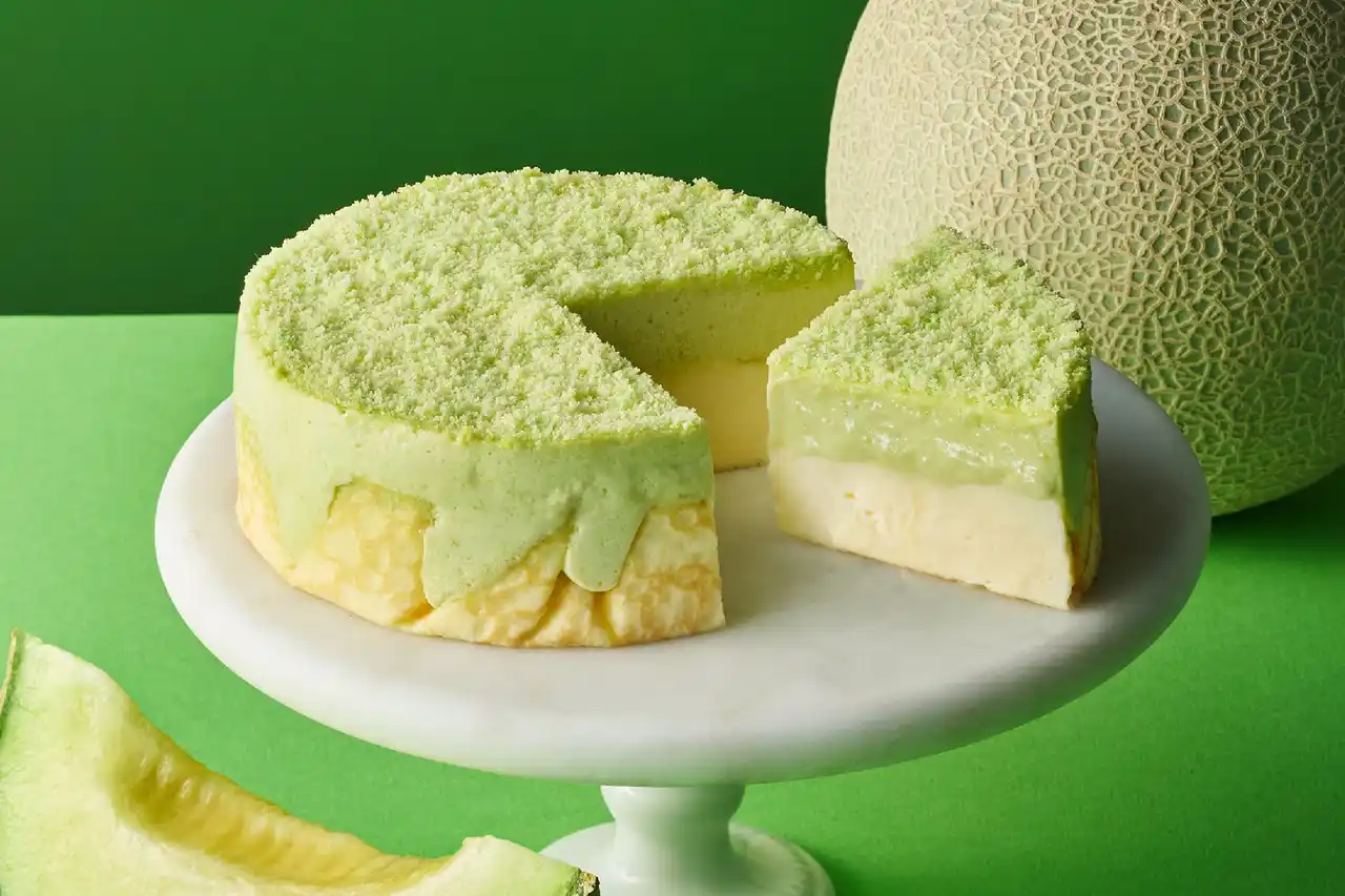 【株式会社シュクレイ】 ≪海老名SA 限定商品≫【東京ミルクチーズ工場】より静岡県産クラウンメロンと北海道製チーズを合わせた『ミルクチーズケーキ メロン』がパッケージをリニューアルいたしました。