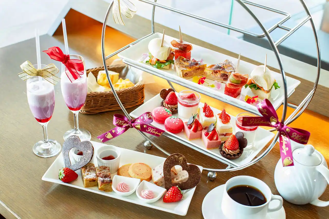 【株式会社ホテル小田急サザンタワー】 苺とチョコが誘う、ときめきのバレンタインアフタヌーンティー！限定チョコレートドリンクやフレーバーティーで贅沢な午後を！「バレンタインアフタヌーンティー」