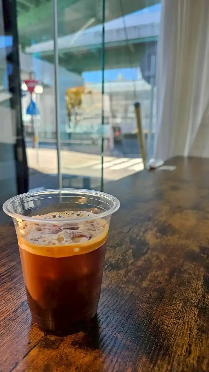 【名古屋】夜カフェ、仕事後のちょい飲みに対応！お酒を飲みながら仕事できる「アルコワーキング」が平日火曜夜の営業を開始