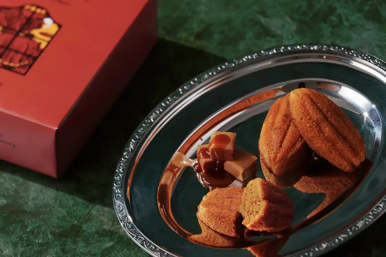 【株式会社シュクレイ】 〔新宿・川崎〕キャラメル菓子専門店【キャラメルゴーストハウス】より、しっとり上品な味わい「キャラメルケーキ」が新発売。