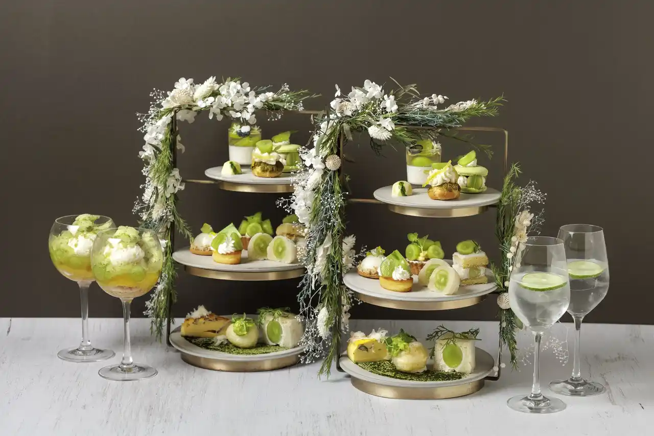 シャインマスカットを心ゆくまで。ERUTANから、緑と白の爽やかなアフタヌーンティーが登場