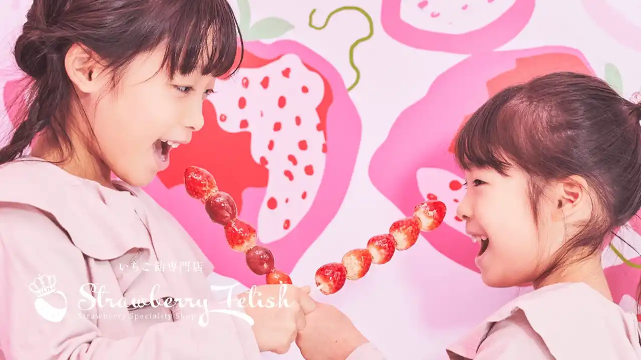 舞浜・イクスピアリにキュートないちごキッチンカーが登場！日本初のいちご飴専門店「 Strawberry Fetish 」 8/9（土）にオープン