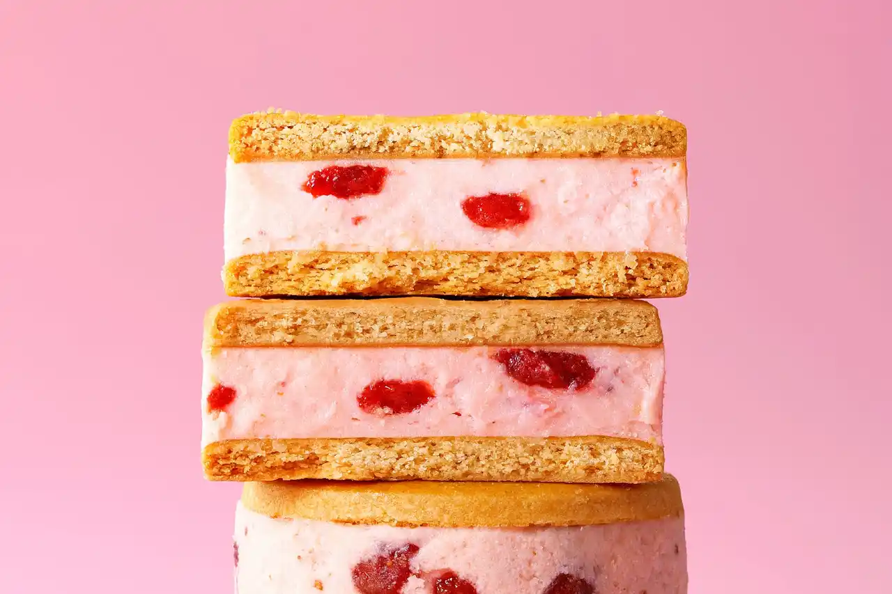 【朝霧乳業株式会社】 【あさぎり牛乳】冬限定〈いちご〉フレーバー新登場！人気の「リッチミルクサンド」阪神梅田本店限定「あさぎりミルクシュー」で贅沢に味わう“静岡県産いちご×ミルク”の旬の美味しさ