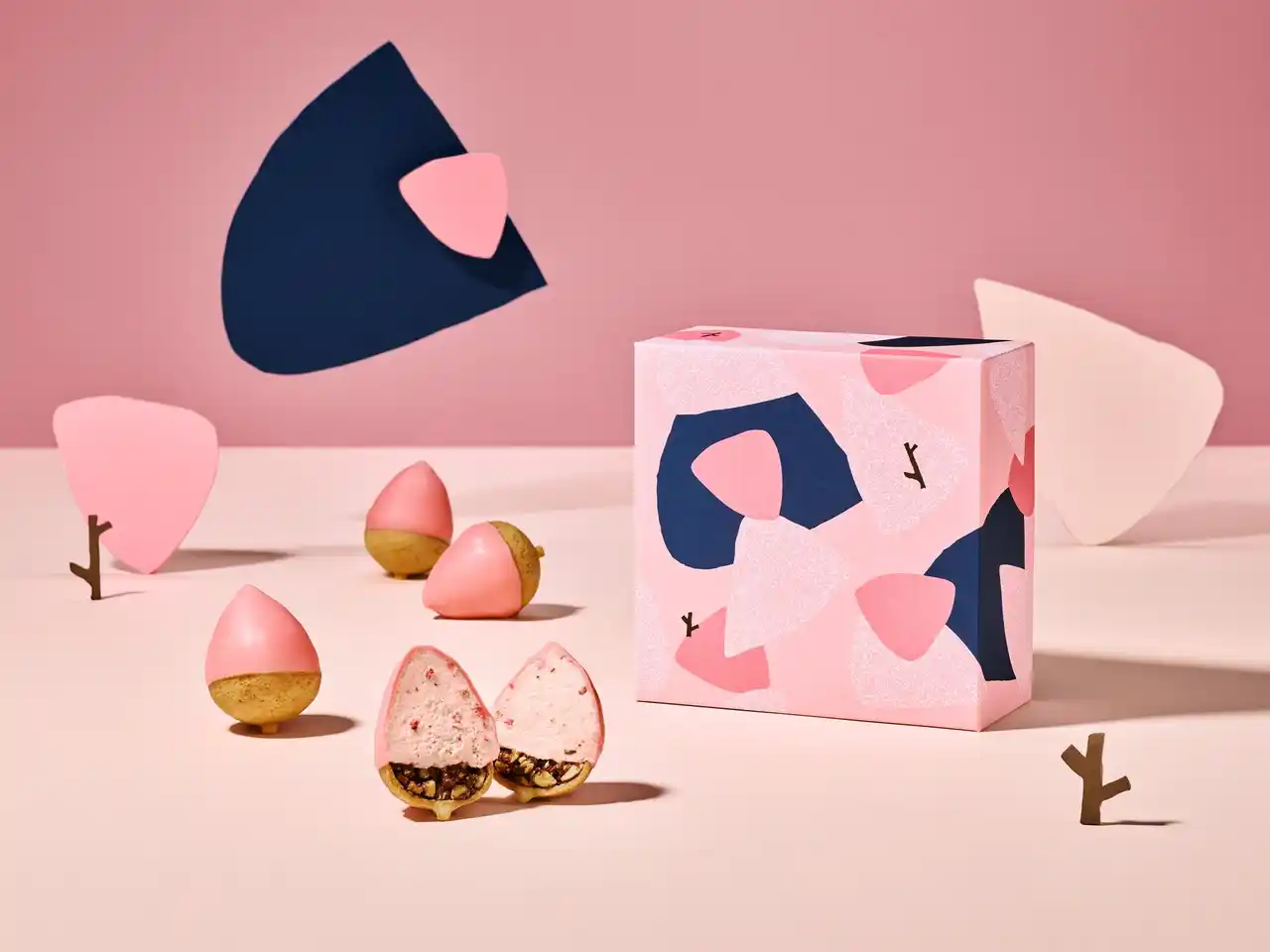 冬にしか味わえない待望の「SNOWS」が、今年もアムール・デュ・ショコラに出店　【名古屋限定】「どんぐりぼうし 赤」やバレンタイン新商品も登場