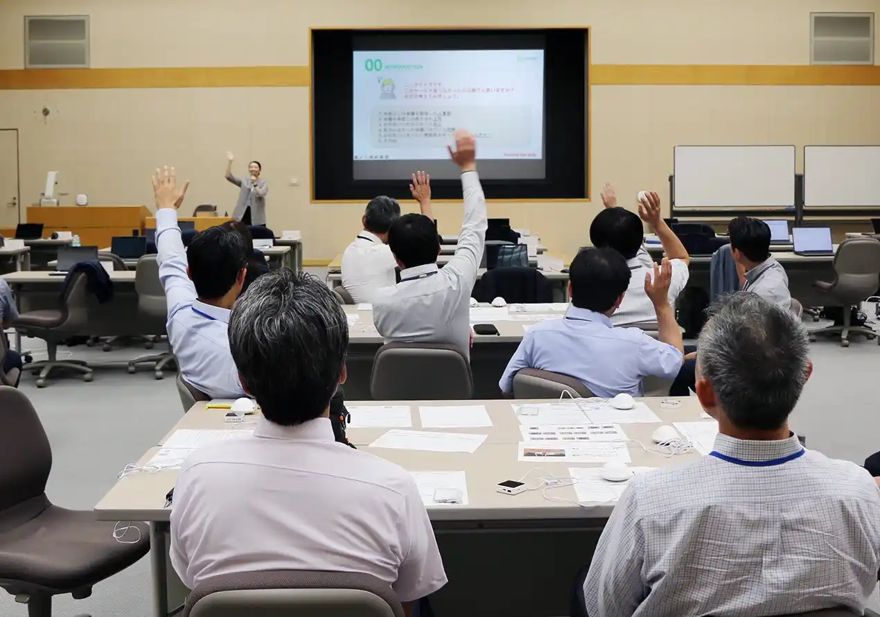 【株式会社山梨中央銀行】 支店長を対象として「生理痛体験研修」を実施しました