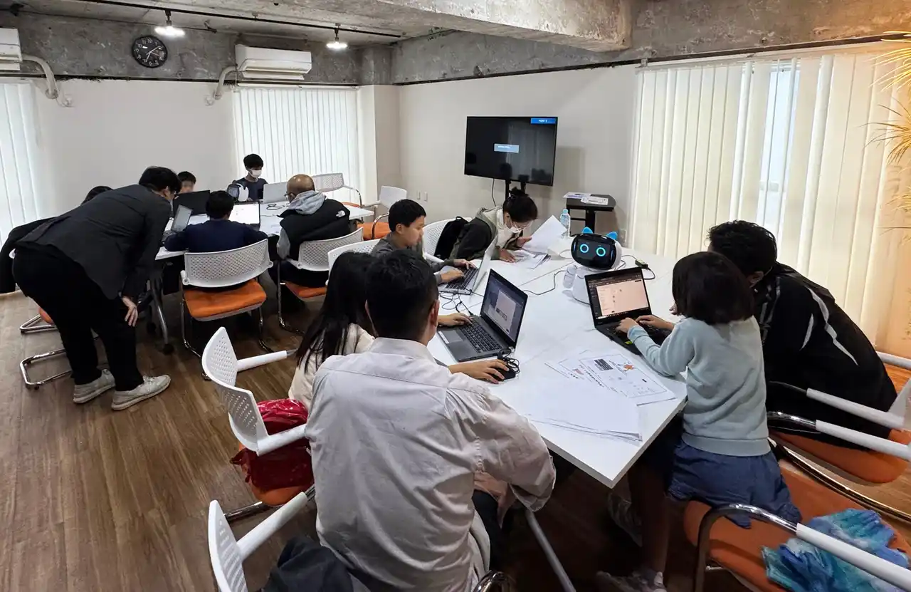 【丸文株式会社】 丸文、AIコミュニケーションロボットKebbi Airの教育市場への本格展開を始動