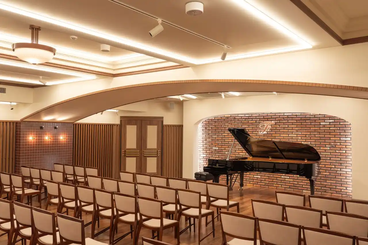 サロンホール「La Salle F」（東京・広尾）がオープン1周年記念イベント「The Piano Week with かてぃんピアノ」を開催。角野隼斗氏の「かてぃんピアノ」を展示し一般開放！