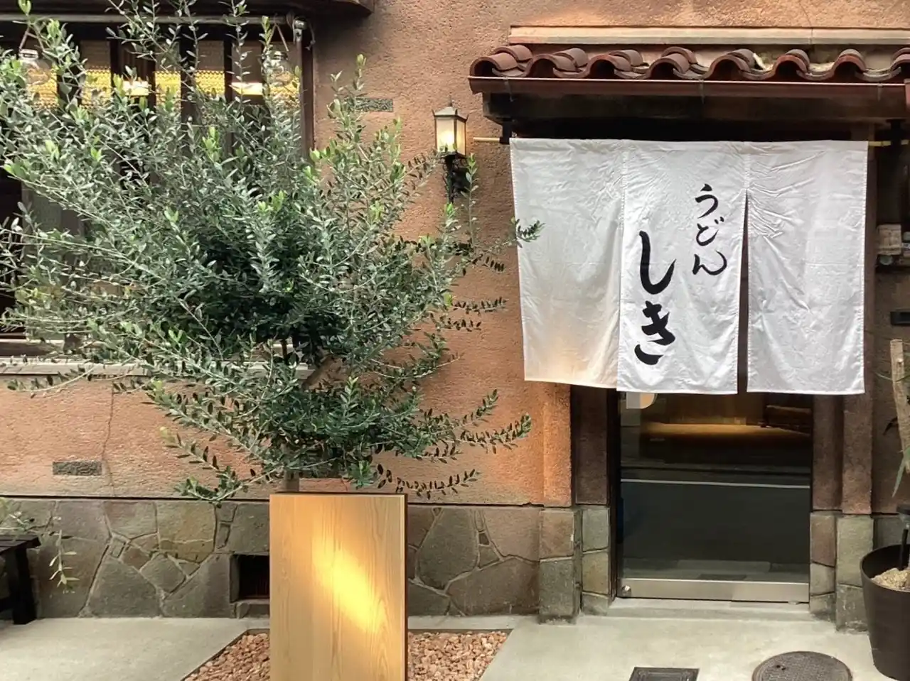 【うどん しき #京都うどん】2025年12月3日（水）にNEW OPEN！六本木で人気を博しているうどん職人が手掛けるうどん専門店が京都に2号店として誕生。