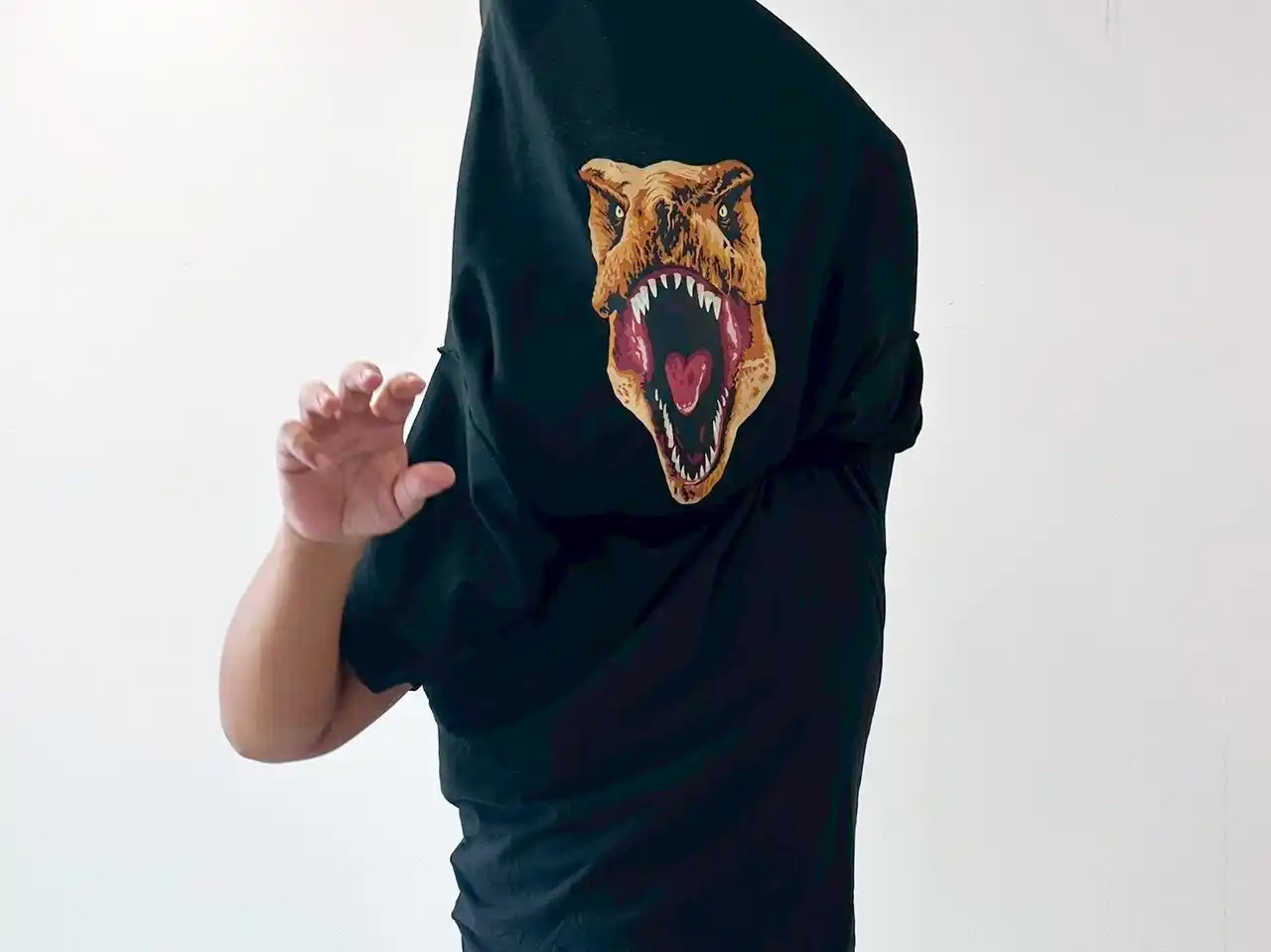 ロバート秋山プロデュース！体モノマネTシャツ「BOTY」から「ジュラシック」シリーズ コラボ登場！