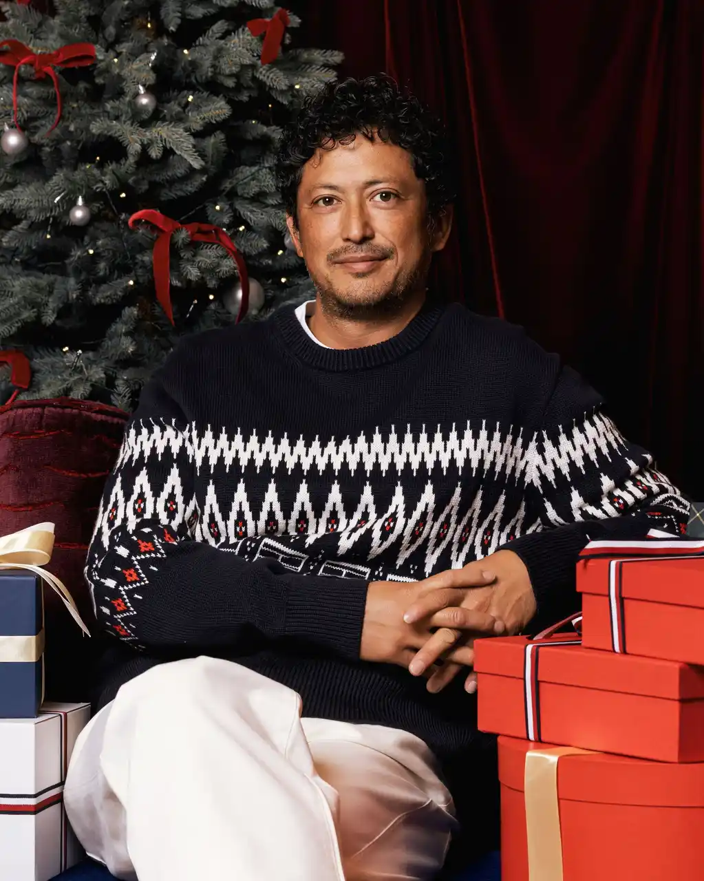 【合同会社 PVHジャパン】 トミー ヒルフィガー、多彩なキャストを起用した、2025年ホリデーシーズンのビジュアルとムービーを公開