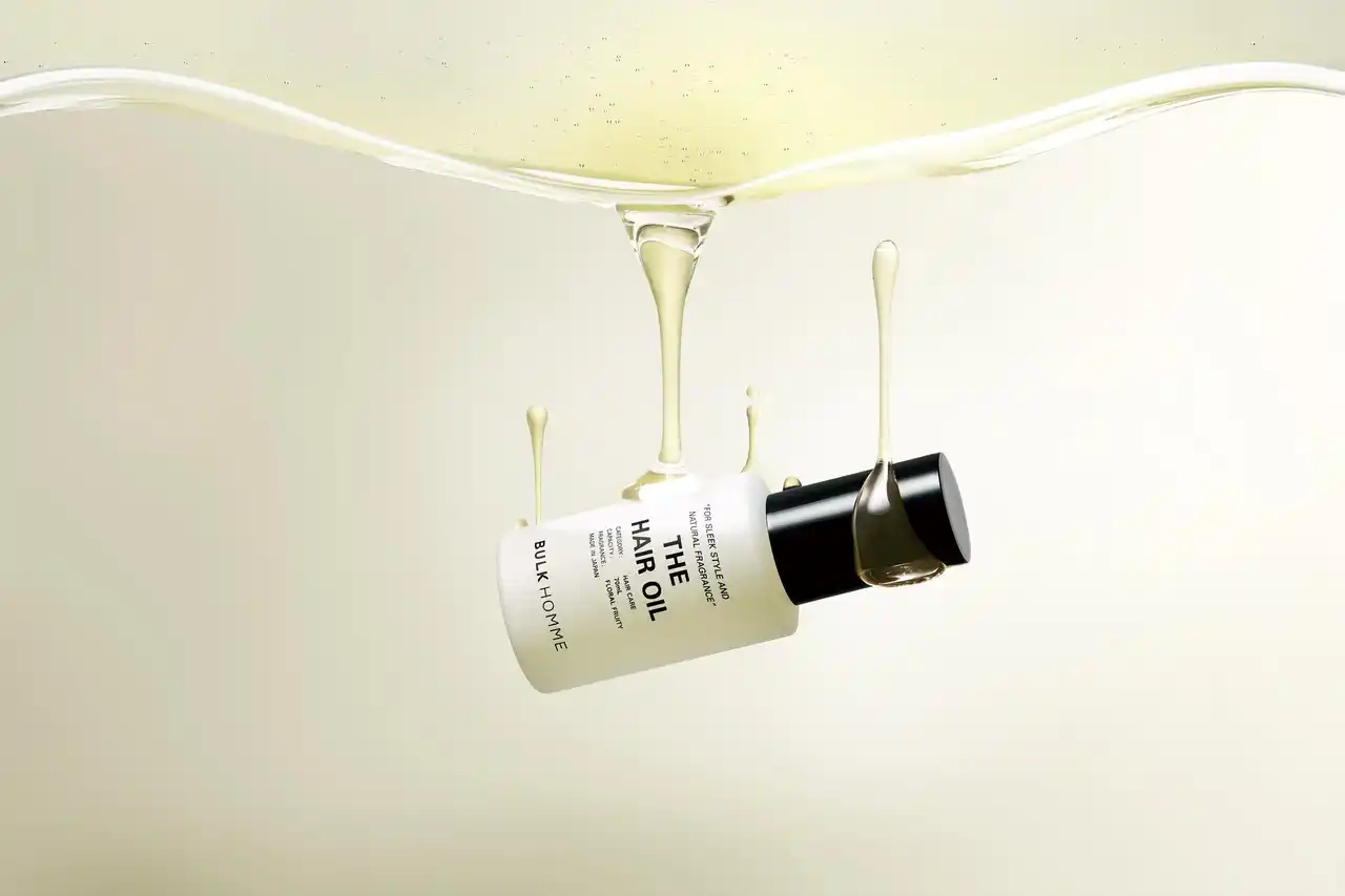 【株式会社バルクオム】 濡れた髪にも、乾いた髪にも。ツヤとまとまりを与え、香水未満の香りが広がる、植物由来のマルチヘアオイルが登場。