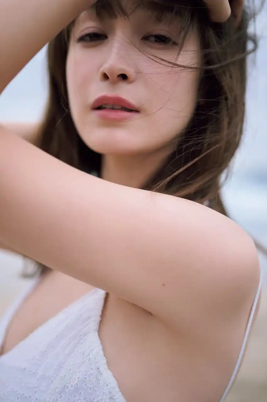 【株式会社光文社】 藤井サチ１stフォト&スタイルブック『雨のち、サチ。』1月28日（水）に発売！女子の“憧れボディ”No.1のカリスマセレブモデル待望の１stフォト＆スタイルブックから珠玉カットを公開！