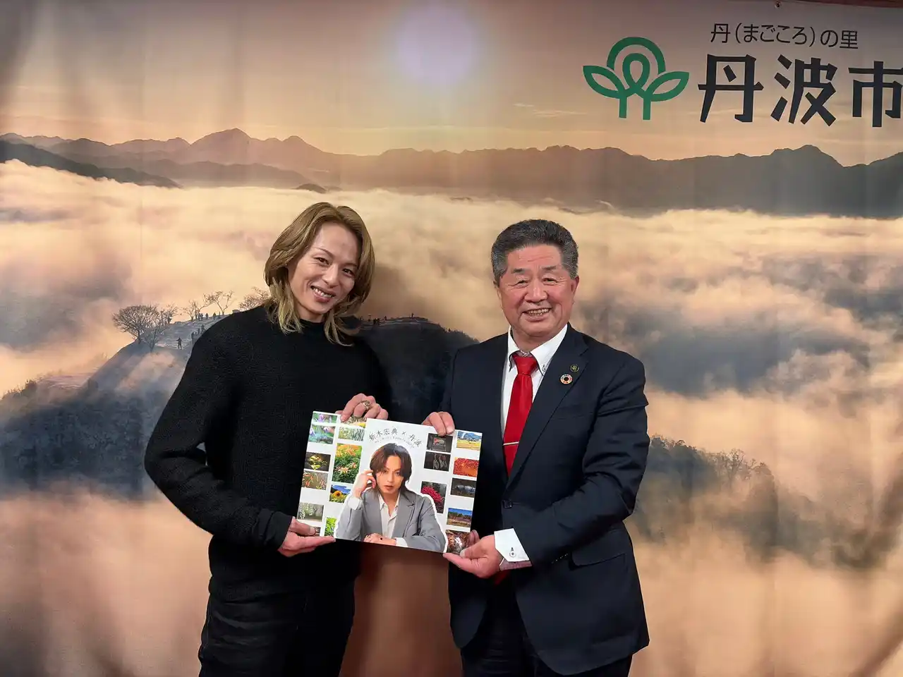 【株式会社東京ニュース通信社】 丹波市観光アンバサダー・新木宏典がカレンダーブック発売を記念し、丹波市長を表敬訪問！ 見どころは「豆知識」ミニコラム