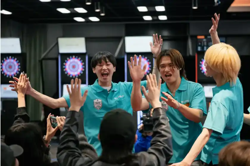 優勝を決めた青山学院大の選手ら