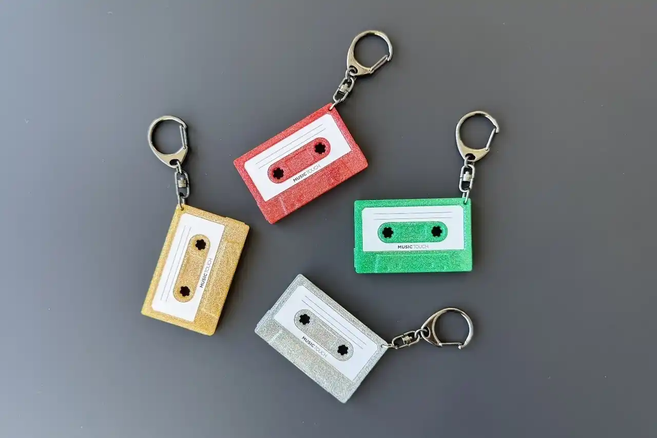 【ユニバーサル ミュージック合同会社】 NFCチップ内蔵キーホルダー「MUSIC TOUCH」、グリッターカラー4種発売！