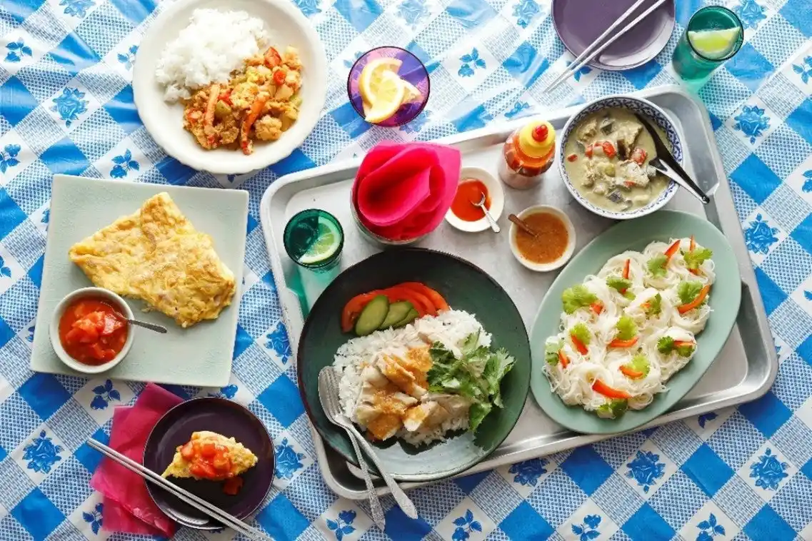 【ユウキ食品株式会社】 ユウキ食品 2025年秋冬新商品ラインアップ 第2弾　焼くだけ・炊くだけ・煮るだけのワンポット調理で本格アジアごはんを楽しめる新商品6品を発売