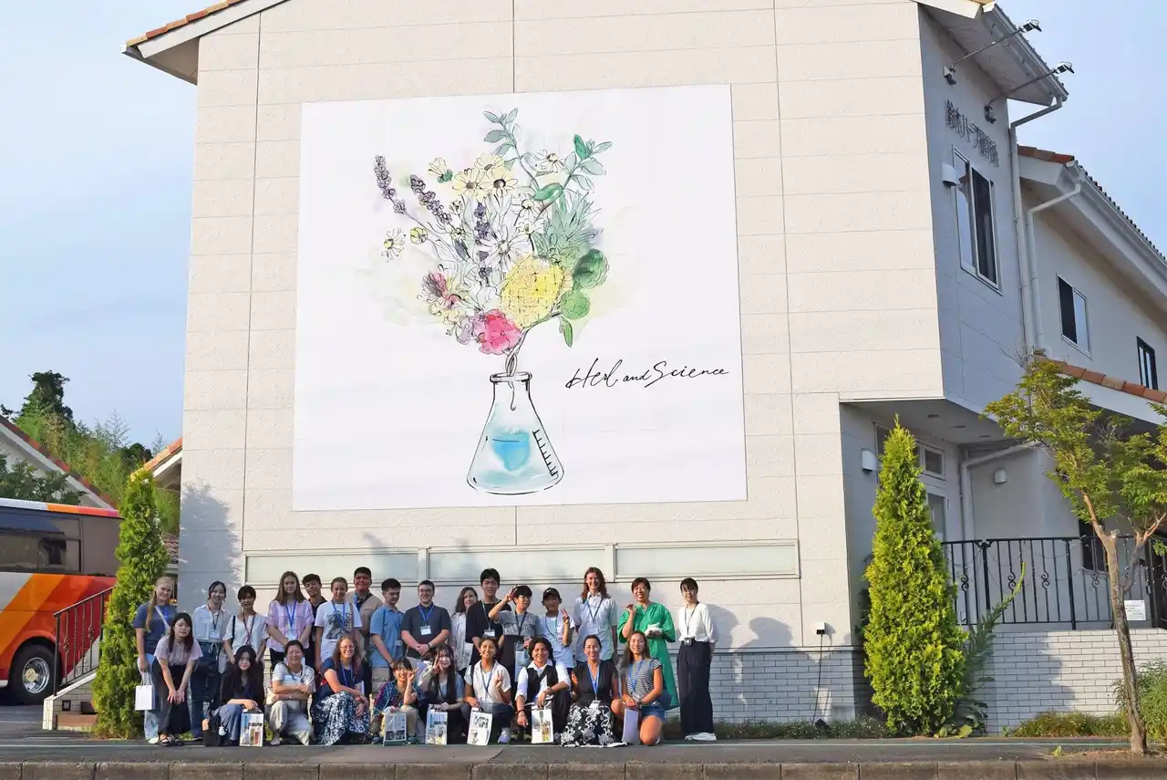 【株式会社 鈴木ハーブ研究所】 茨城県東海村と姉妹都市の米国・アイダホフォールズ市　鈴木ハーブ研究所で学生訪問団の国際交流を実施