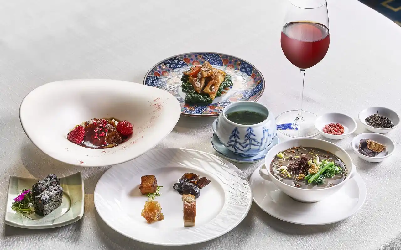 【ザ・リッツ・カールトン大阪】「医食同源・医茶同源」の思想を取り入れた初めてのランチコース「季節の薬膳ランチ“和漢”」が1月22日（木）より登場