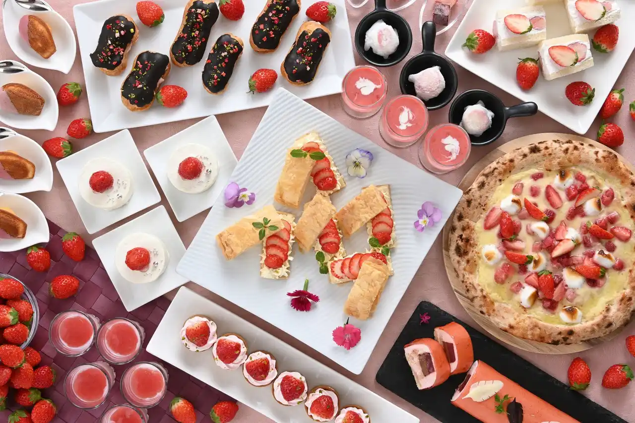 【リーガロイヤルホテル広島】苺スイーツもホテルグルメも両方味わえる『モア！苺！モア！ ランチ・ディナー＆スイーツビュッフェ』を開催