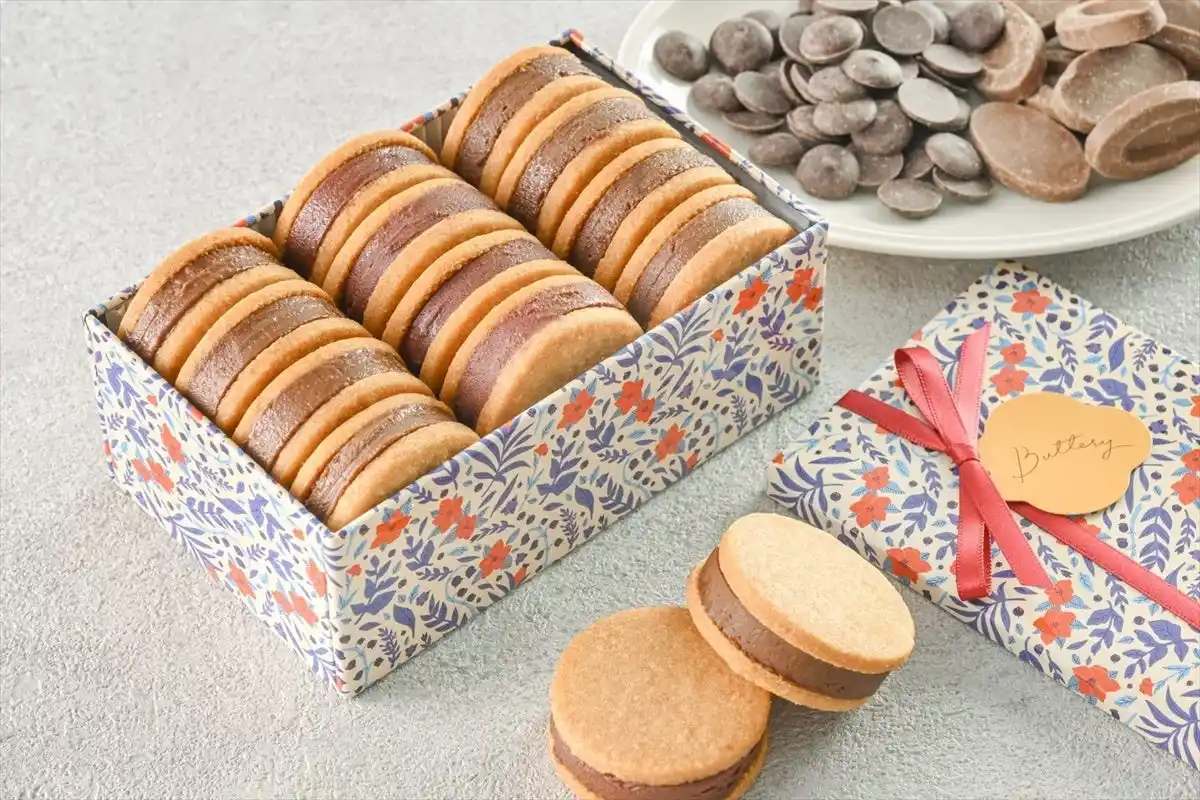 【Buttery】3種のフルーツ×チョコレートの新作クッキーサンド「ショコラフリュイサンド」8月より限定販売！