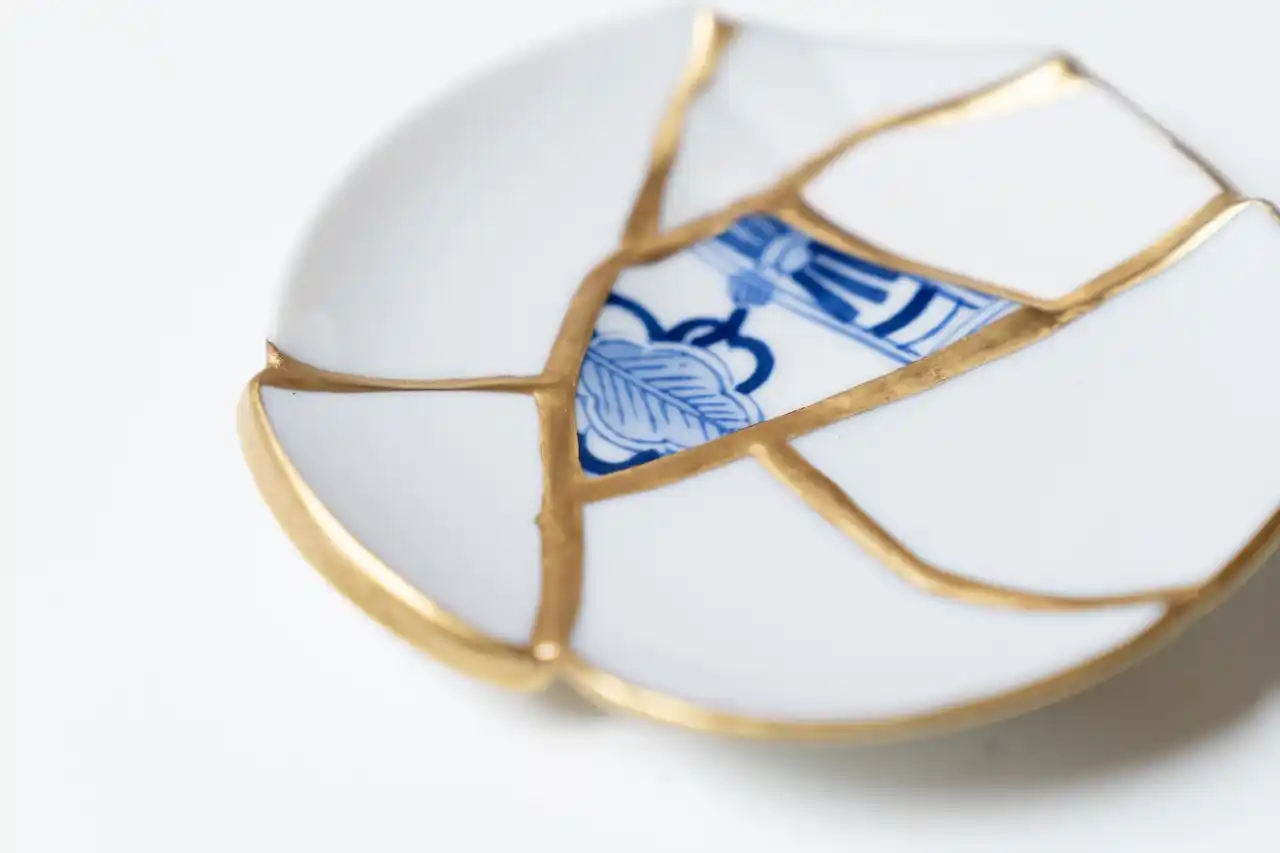 株式会社CACLが東京・新宿にあるAWASE galleryとの共催企画展示「We Are All Fragments -私たちは、みんなカケラだ- 」を開催