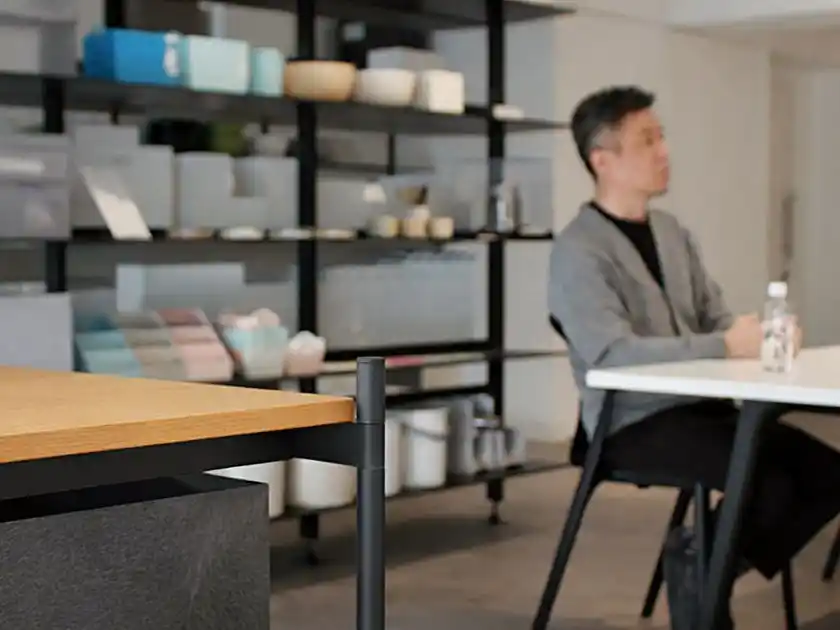 Like-itのショールームで対談する三宅氏