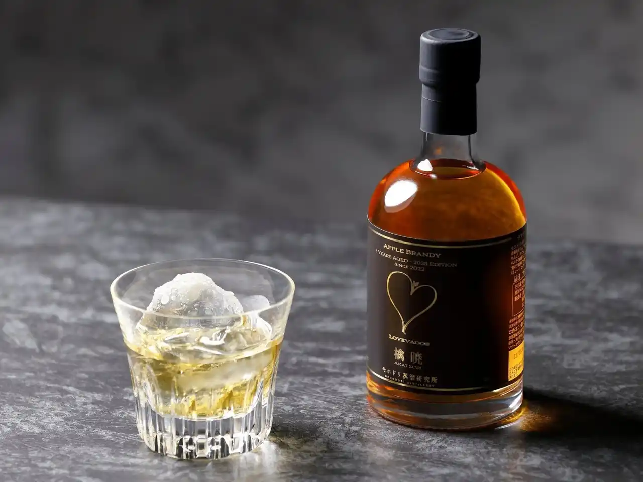【有限会社サンアップル醸造ジャパン】 モホドリ蒸溜研究所より、青森のりんごで熟成を重ねたアップルブランデー「LOVEVADOS 檎暁 3年」を数量限定発売 -- 青森のテロワールを映す36％アップルブランデー