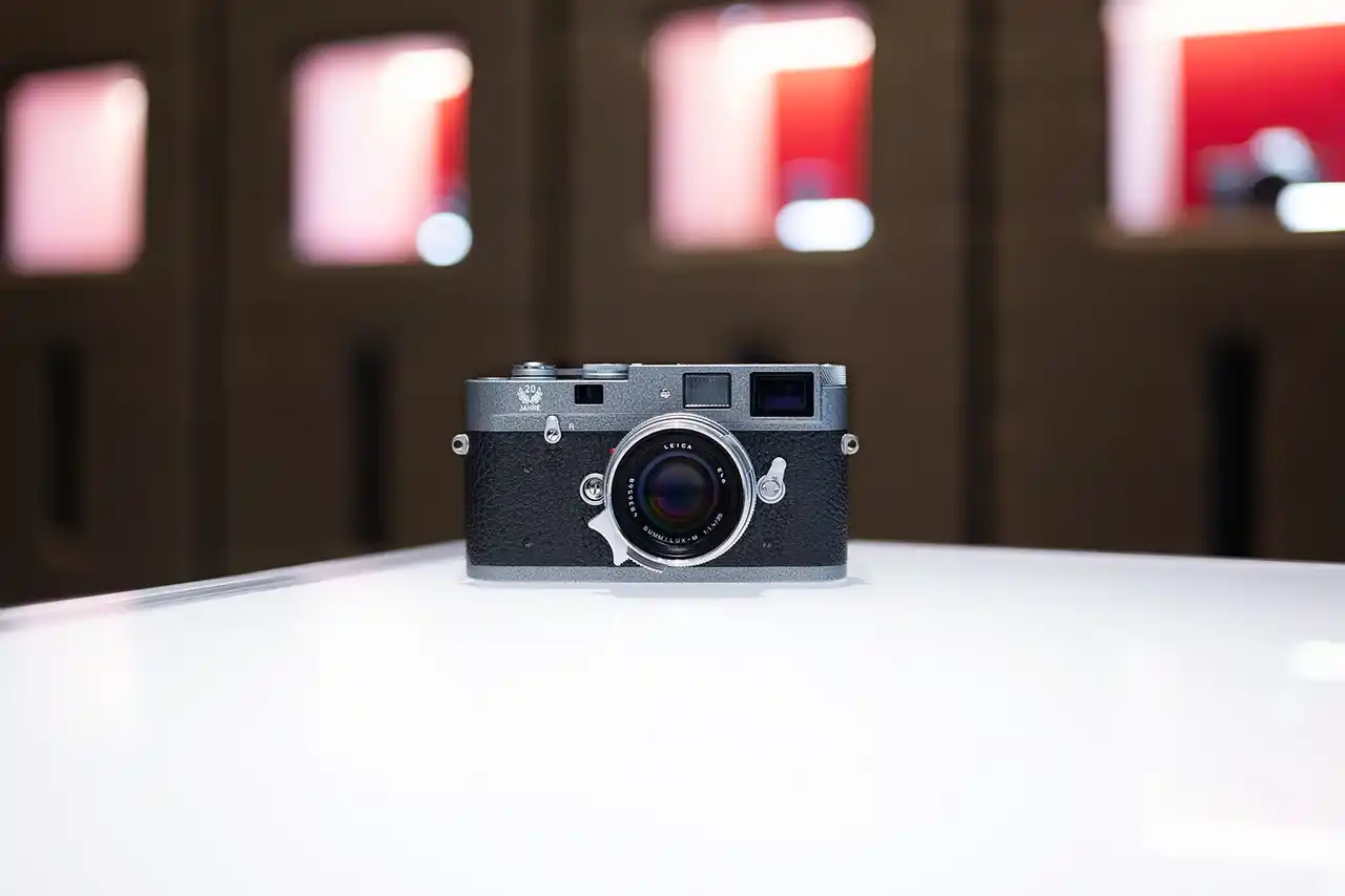 【ライカカメラジャパン】 特別限定モデル：ライカM-A ハンマートーン “Leica Store Ginza 20th Anniversary”