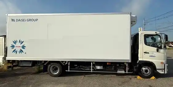 【ダイセーホールディングス株式会社】 ダイセーグループ、トラックにグループ共通ロゴ掲示を開始