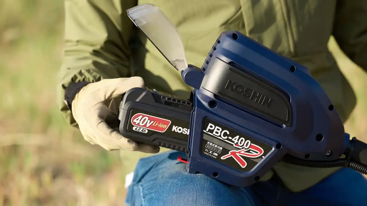 【株式会社工進】 新開発バッテリー搭載、パワフルなリアモーター式充電式草刈機