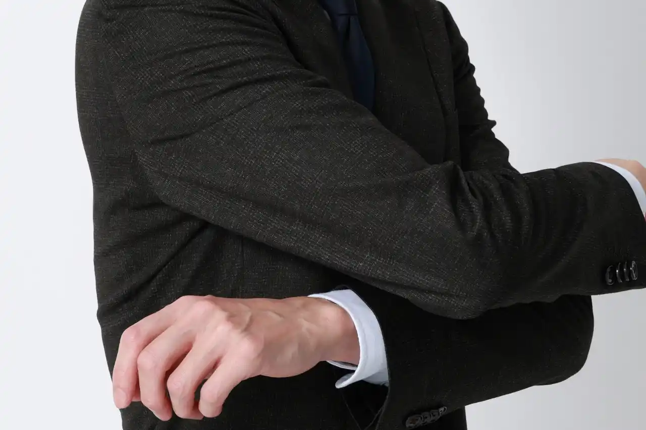 【青山商事】 着心地はルームウエア級、見た目はフォーマルのようなきちんと感　ジャージーなのにウール見えする究極の「伸びるスーツ」を発売