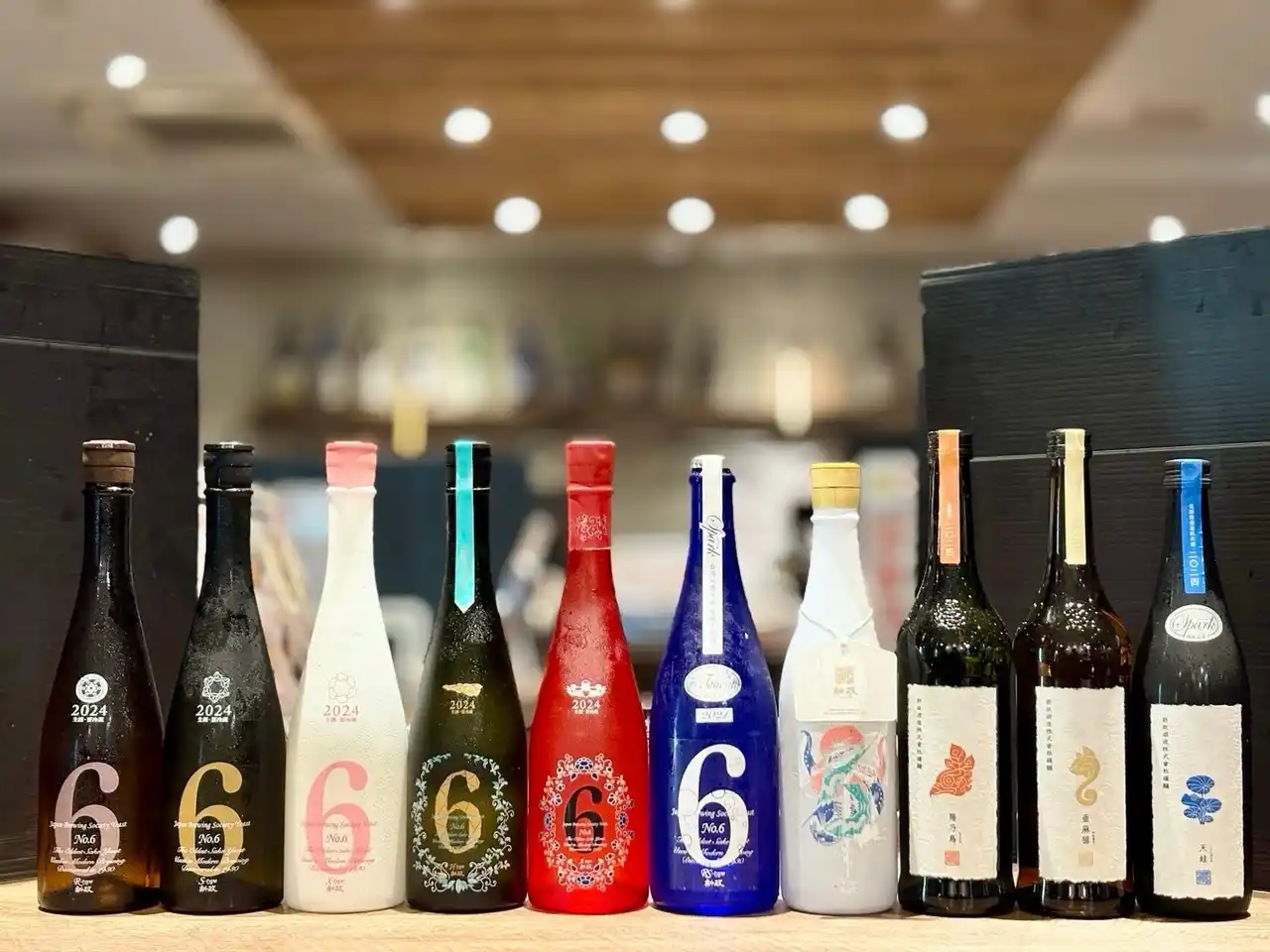【株式会社ビリオンフーズ】 【新政の最高峰を10種飲み比べ】”No.6 RS-type”、”瑠璃ラピス”含む新政飲み比べ＆プレミアム3時間飲み放題｜7月19日～7月27日、日本酒原価酒蔵 新宿2店舗で限定開催！
