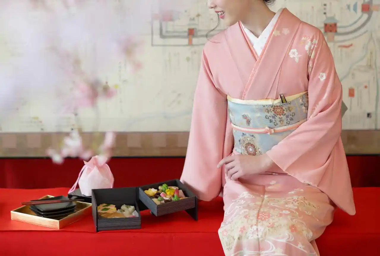 【ホテルニューオータニ大阪】大阪城の春を彩る、究極の「お花見重」解禁！「賛否両論」笠原将弘氏の感性が光る1箱を。