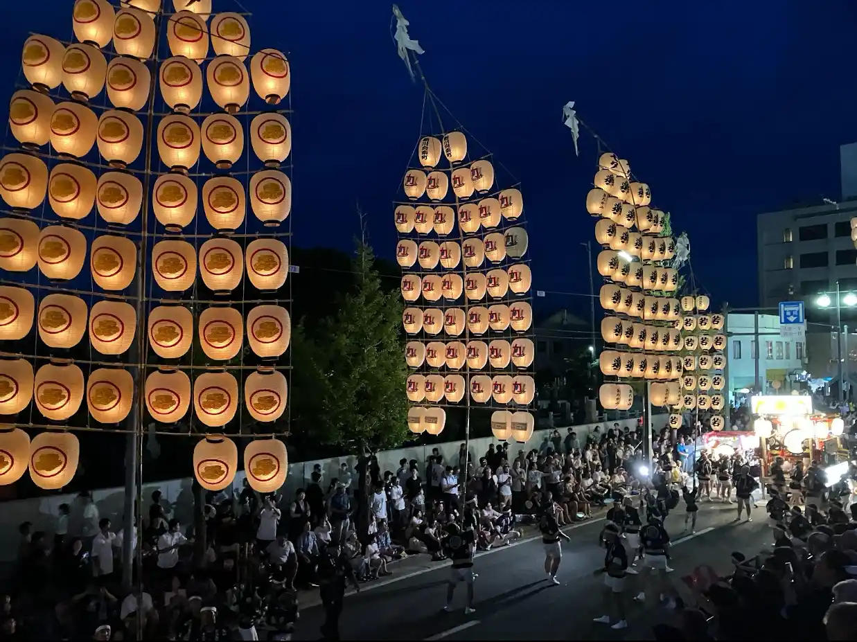 【ソーシャルアクションネットワーク】 あきたの中高生が海洋ごみ問題を学び一人一人が考えた対策を秋田を代表する祭りでPRしました。「秋田竿燈まつり」で海洋ごみ問題の周知啓発！