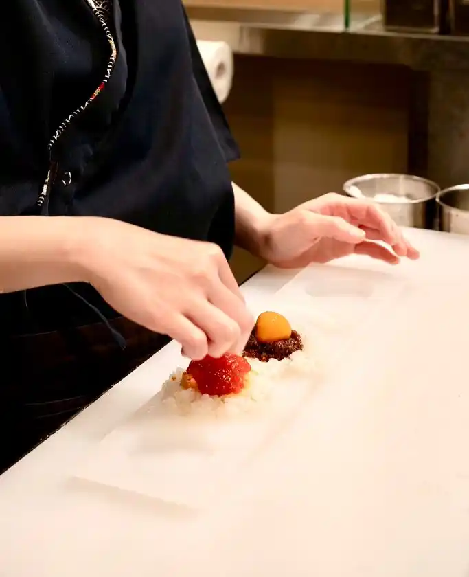 台湾本店でも握りたてのおにぎりを提供