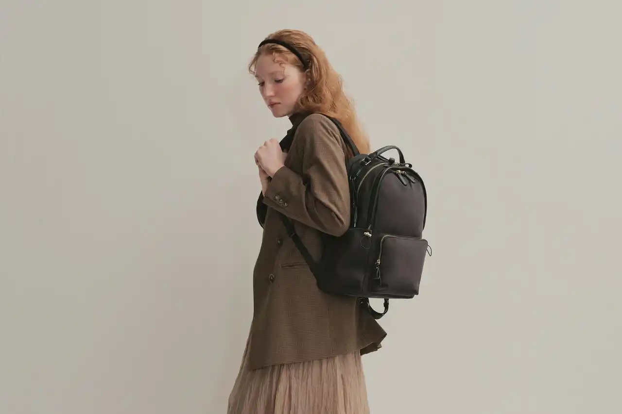 【エース株式会社】 3ルーム設計で美しく収納。きれいめ通勤リュック「キラハピ リュック」新登場