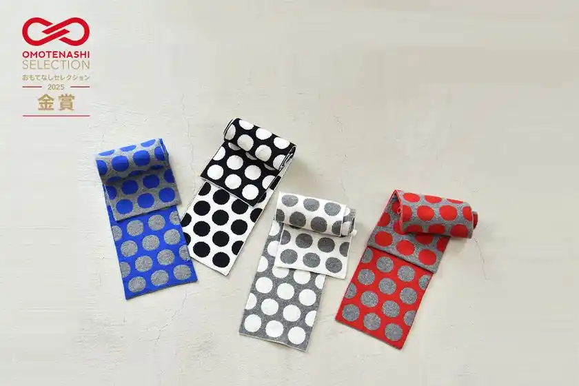 OTA KNITの人気ニット2アイテム「ちくちくしないマフラー」＆「ふわふわカシミヤショール」がOMOTENASHI Selection 金賞を受賞