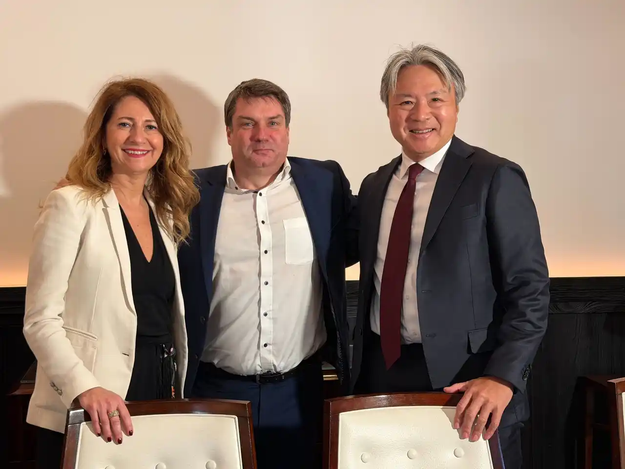 【窪田製薬ホールディングス株式会社】 連結子会社におけるスターガルト病治療候補薬「エミクススタト塩酸塩」に関するLaboratoires KÔLとの供給およびライセンス契約締結に関するお知らせ