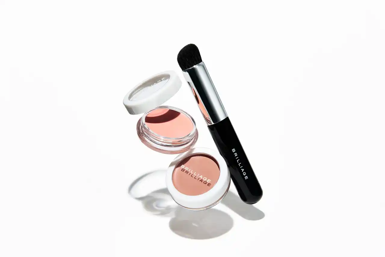 【株式会社ブリリアージュ】 初回生産分が発売2週間で完売！頬の気になる部分を「隠す」から「魅せる」へ！カモフラージュ　コンシーラーチーク予約受付中！