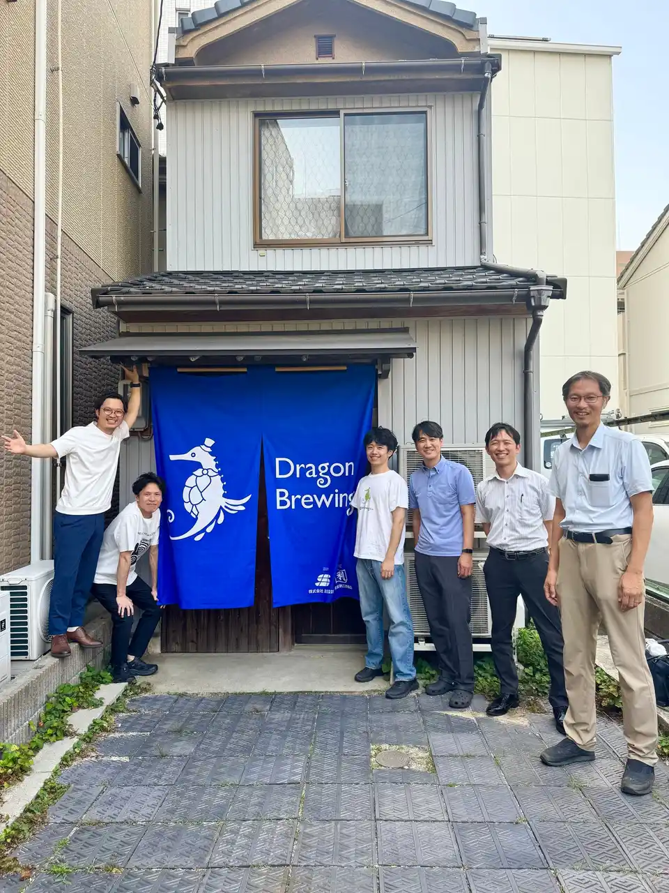 東海中学・高校の現役教員チームが発泡酒醸造免許を取得し、名古屋市東区でクラフトビール事業を開業。