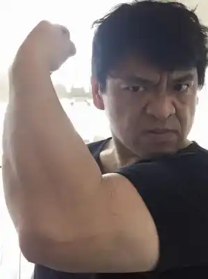 パワー系アクション俳優の大東賢氏が教える握力を強くし、前腕を太くするハンドグリップトレーニング方法！