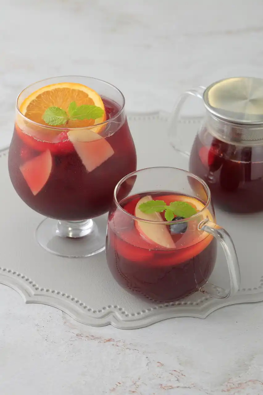 【株式会社モスフードサービス】 【MOS】秋にぴったりのフルーツティーが新登場！マザーリーフで「6種果実が香る サングリアフルーツティー」販売