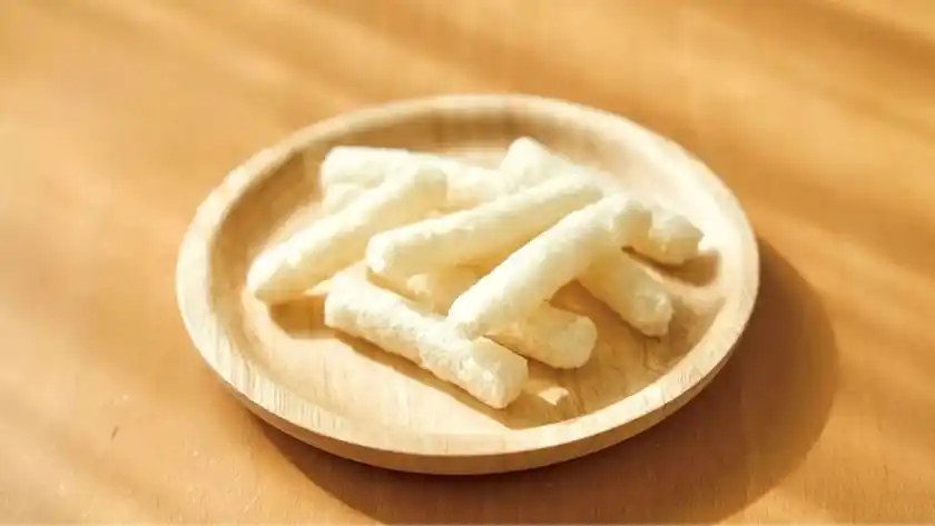 5秒に1個売れている*ベビーせんべいに待望の新味登場子どもに不足しがちな鉄やカルシウムを補う【くちどけおこめぼーひじきのり・しらすおかか】を11月上旬より発売