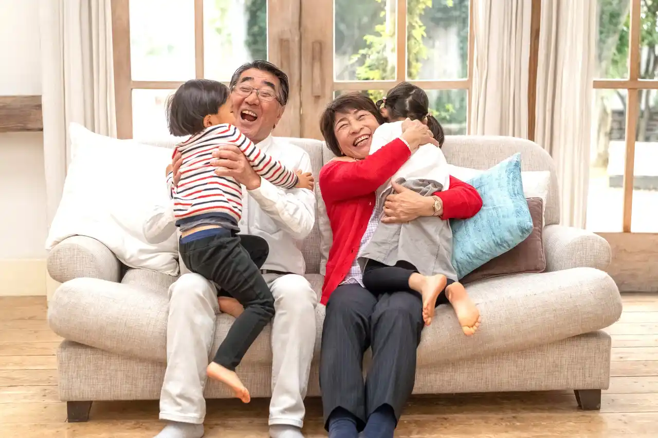 発表！「義実家」びっくり習慣　ママパパの約4人に1人が驚く！　年末年始は「おせち・お年玉・家族の集まり方」など／いこーよファミリーラボ調査2025【冬休み・冬レジャー調査リリース第6弾】